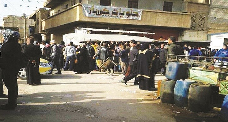 تهديد 2700 موظف بالفصل من العمل في مناطق النظام بدير الزور