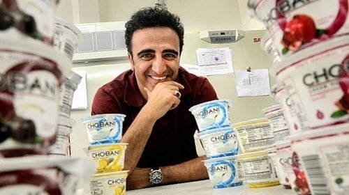 رجل أعمال كردي يمنح 150 ألف دولار لكل موظف في شركته