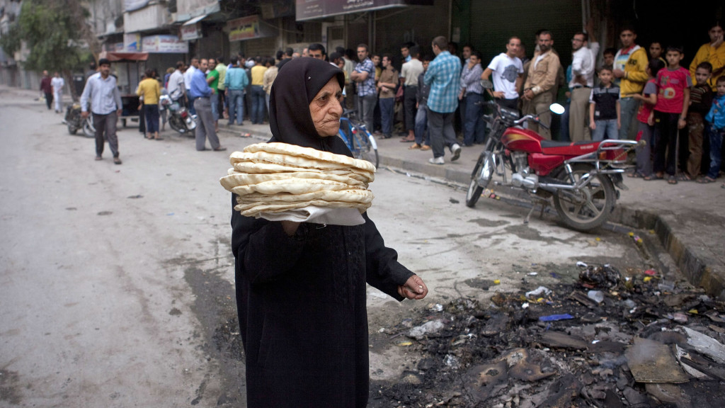 مادة الخبز تكلف الأسرة السورية 3 آلاف ليرة شهرياً