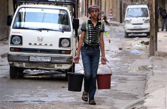 أحياء دير الزور بلا مياه..والنظام يستخدمها لملئ الأنفاق خوفاً من داعش
