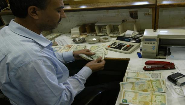 النظام يمنح العسكريين المحتفظ بهم بالخدمة قروضاً بـ300 ألف ليرة