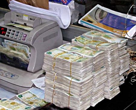 المركزي: مازلنا نتدخل في السوق بشكل يومي وسعر صرف تمويل المستوردات 465 ليرة