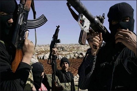 داعش يقطع طريق الإمداد البري لقوات النظام في حلب