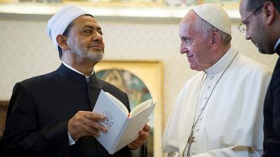 إصلاح العلاقة بين أكبر المرجعيات المسيحية والإسلامية في العالم