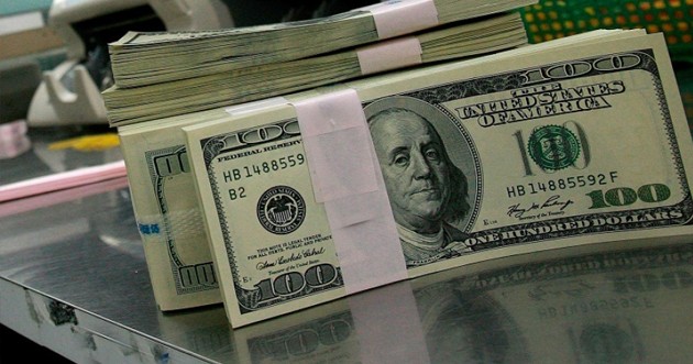 المركزي يرفع سعر صرف حوالات الدولار لـ490 ليرة