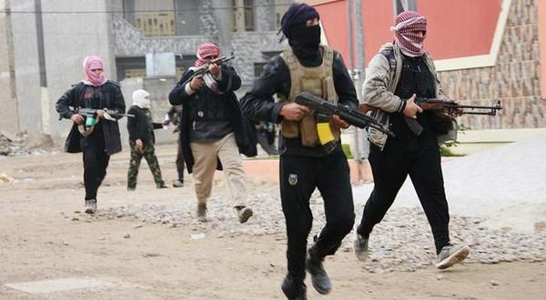 “داعش” يواصل تقدمه بريف حمص الشرقي ويسيطر على حقل المهر وعدة تلال