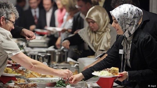 الجمعية الألمانية للتغذية تقدم نصائح للمسلمين الصائمين في ألمانيا