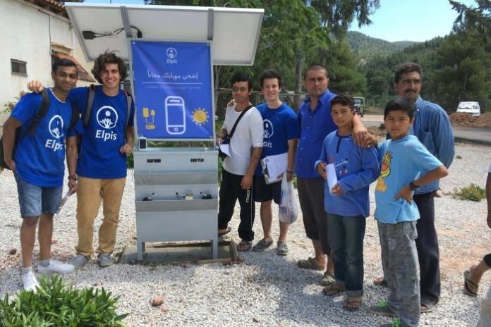 وحدات شحن لهواتف اللاجئين في اليونان تعمل على الطاقة الشمسية