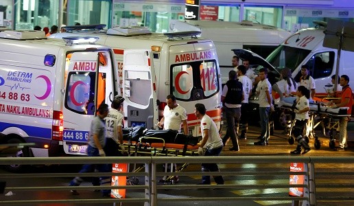 اسطنبول: عدد ضحايا الهجوم على المطار وصل إلى 36 شخصاً.. واجتماع طارئ لأروغان ويلدرم