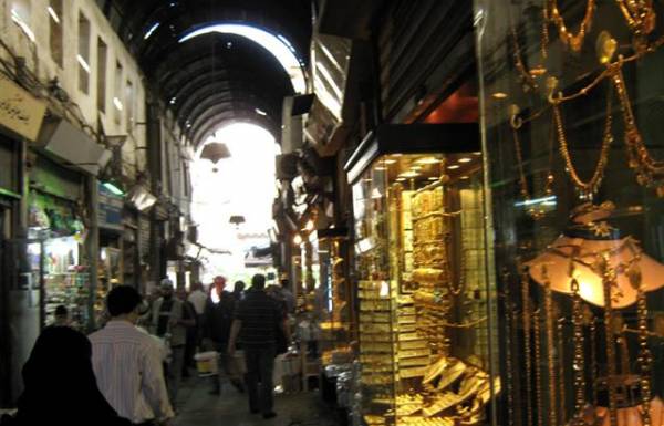 الذهب يرتفع في سوريا متأثراً بالأسواق العالمية والدولار