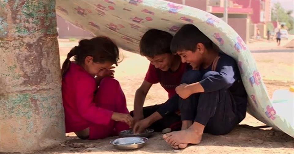 مقايضة المواد الغذائية سبيل التماشي مع الحصار في حي الوعر بحمص