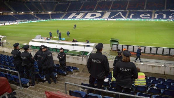 بسبب أحداث باريس: 90 ألف شرطي سيحمون ملاعب فرنسا في كأس أوروبا
