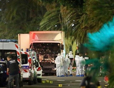 ارتفاع عدد ضحايا نيس بفرنسا إلى 84 شخصاً… وأولاند يتهم “الإرهاب الإسلامي”