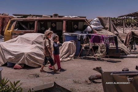 نازحون من بلدات المرج يسكنون في هياكل السيارات ومنازل غير صالحة للسكن