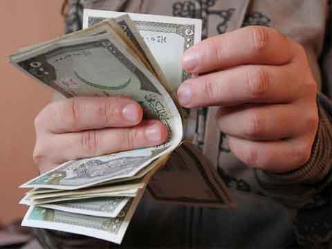 تطور رواتب الموظفين في سوريا: من 200 دولار قبل الحرب لأقل من 60 دولار حالياً