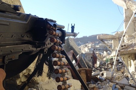 حزب الله يستهدف منازل المدنيين في مضايا.. ومجلس المدينة يحذر الأهالي من التجمع