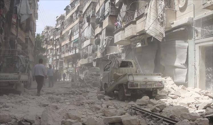 ضحايا مدنيون بغارات على أحياء حلب.. ومقتل عميد للنظام في محيط كلية المدفعية