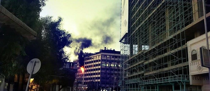 حريق جديد في العاصمة.. وحجّة “الماس الكهربائي” تثير سخرية الأهالي