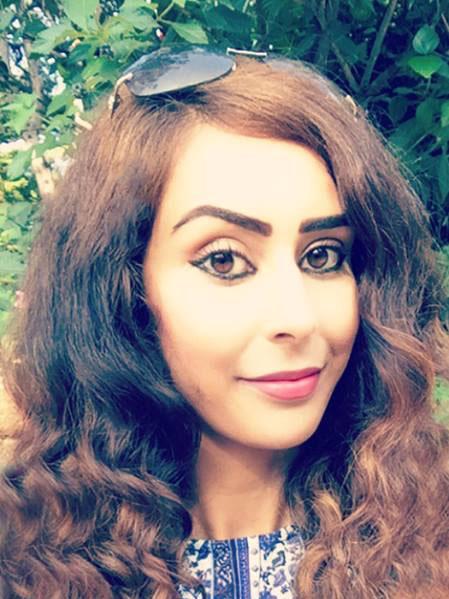 استجواب شابة في بريطانيا لقراءتها كتاب عن “الفن في سوريا” على متن الطائرة
