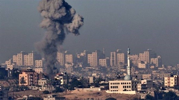اسرائيل تقصف 30 موقعاً في غزة رداً على استهدافها بصاروخ