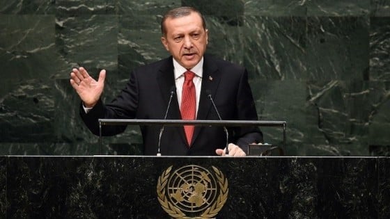 أردوغان يدعو لحل سياسي في سوريا.. ويقول إن “درع الفرات عززت موقف المعارضة”