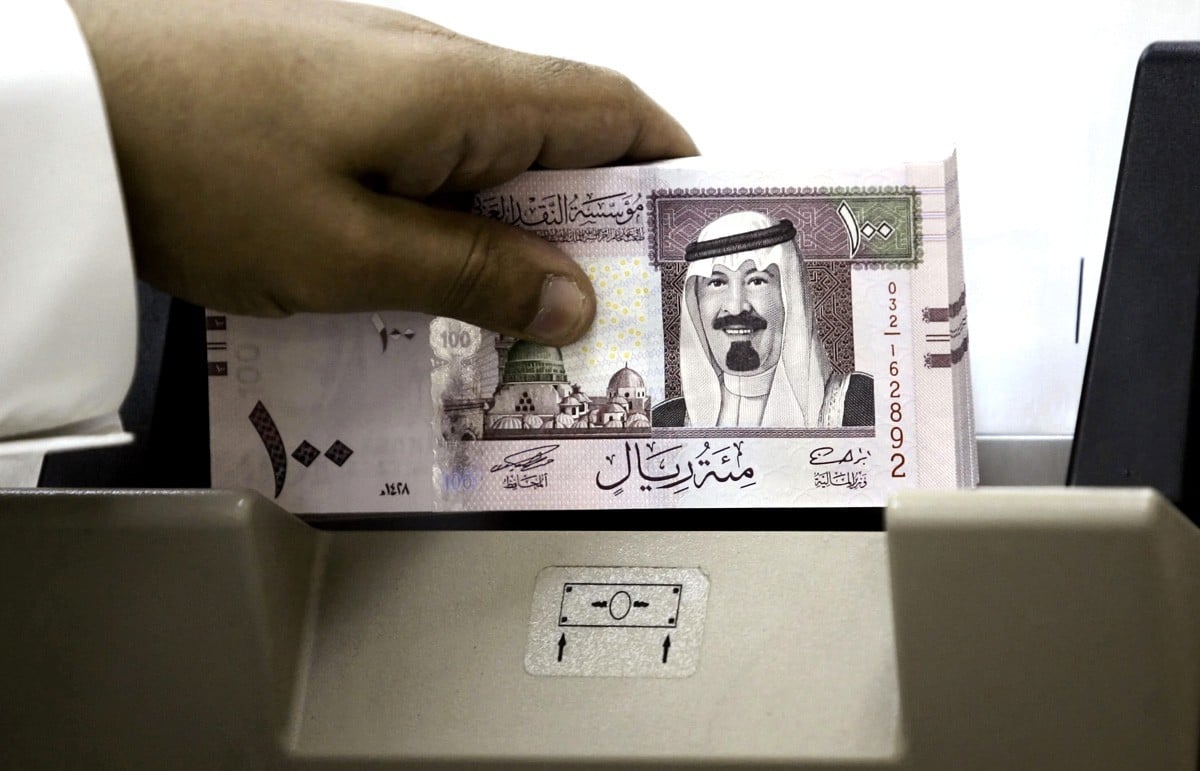 ملك السعودية يصدر قرارات بتخفيض رواتب الوزراء واعضاء الشورى
