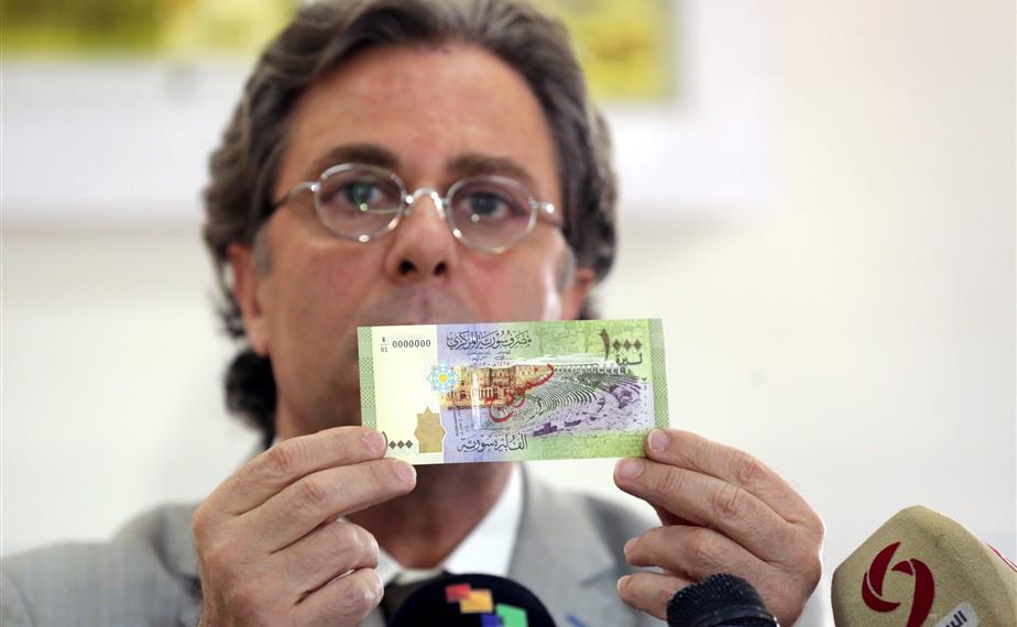 غرفة تجارة دمشق تتهم حاكم المركزي السابق برفع الأسعار