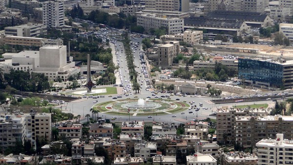 صحيفة أمريكية: إيران تسيطر على سوريا اقتصادياً بشرائها العقارات