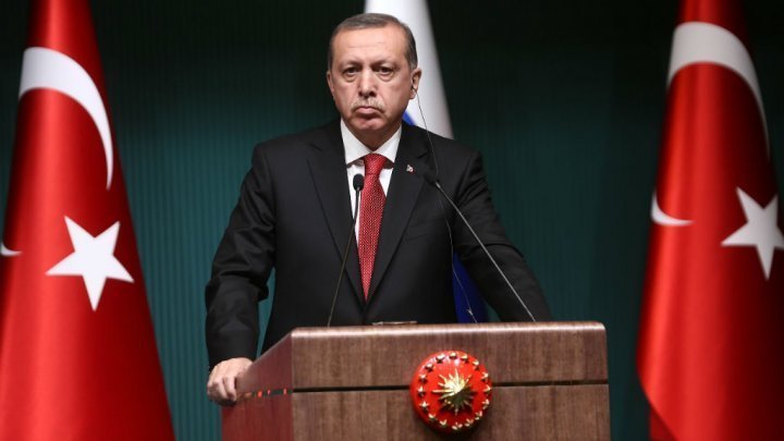 أردوغان يهدد فتح المجال أمام موجة جديدة من المهاجرين إلى أوروبا.. وميركل تدعو للتهدئة