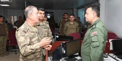 رئيس الأركان التركية يزور درع الفرات بسوريا.. وتقدم للمعارضة على جبهتي داعش وقسد