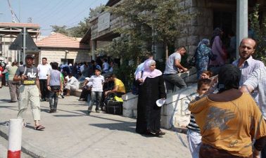لبنان: السوري يزاحم اللبناني على فرص العمل ويلقى معاملة سيئة عند الحدود