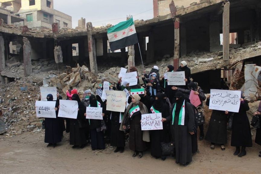 مظاهرات ووقفة نسائية في الغوطة الشرقية نصرةً لحلب