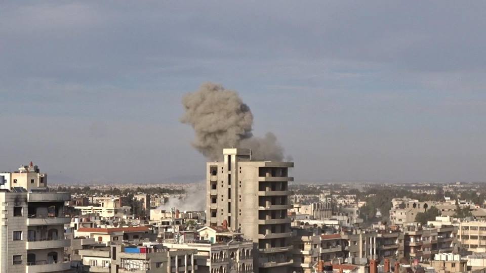 بعد انتهاء الهدنة: النظام يقصف حي الوعر في حمص بالصواريخ ويوقع جرحى