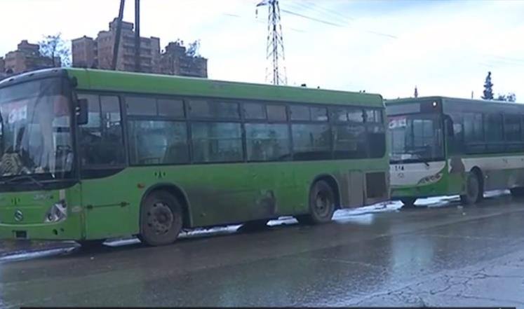 تعليق عملية الاجلاء من حلب المحاصرة.. وتعرض أولى القوافل لإطلاق نار.. وسقوط قتيلين