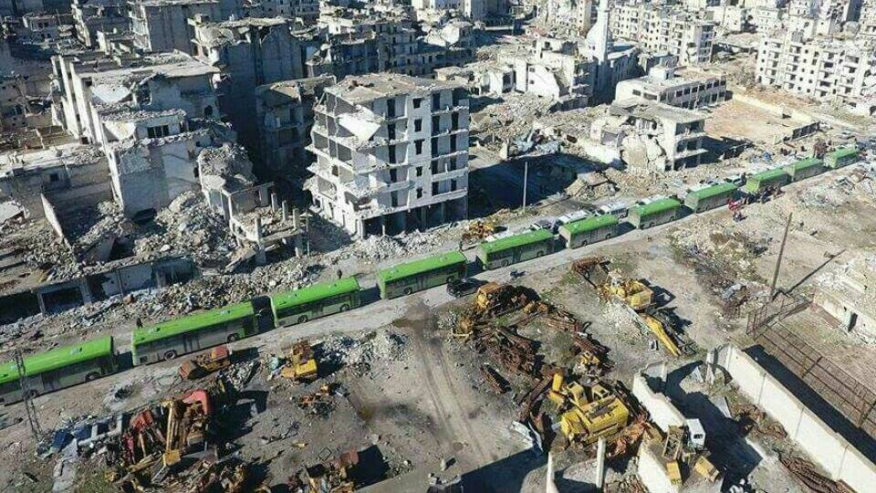 حمص: الرستن تتظاهر”نصرة لحلب” .. وانفجار عبوة ناسفة بحي الزهراء يوقع جرحى