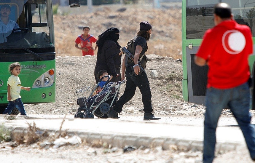 بعد إخراج دفعة من كفريا والفوعة: استئناف إجلاء المدنيين من حلب ووصول أول قافلة