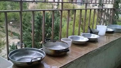 دمشق بدون مياه.. المطر كمنقذ مؤقت والمولات كحمامات عامة
