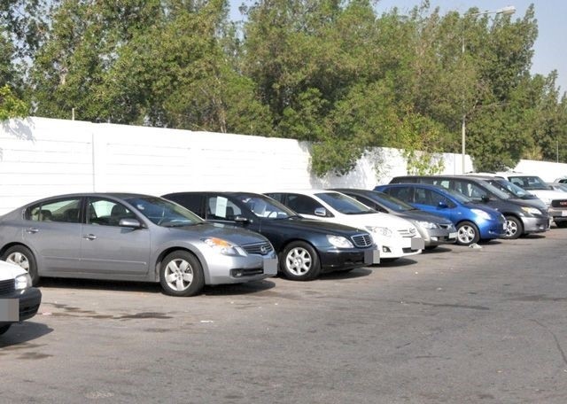 التجارة الخارجية تطلق مزاد علني على أكثر من 600 سيارة