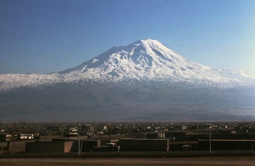المعارضة تأمر “عناصر المصالحات” بمغادرة مناطقها بجبل الشيخ.. وتتهمهم بالتنسيق مع النظام لقصفها