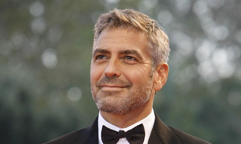 جورج كلوني يحضر لفيلم عن أصحاب الخوذ البيضاء