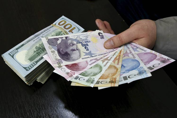 أردوغان يطلب من الأتراك تحويل مدخراتهم الأجنبية إلى الليرة التركية والذهب