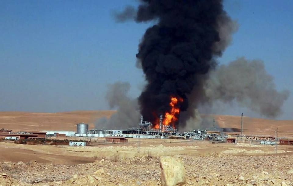 حمص: داعش يفجر شركة حيان للغاز ويدمرها بالكامل “حتى لا يسعى النظام لاستعادتها”