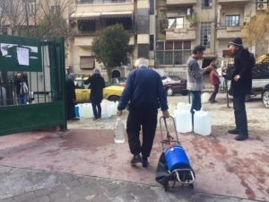أكثر من 100 ألف ليرة شهرياً لتأمين مياه الشرب والغسيل للعائلة الواحدة.. انقطاع المياه يهدد دمشق بكارثة اقتصادية