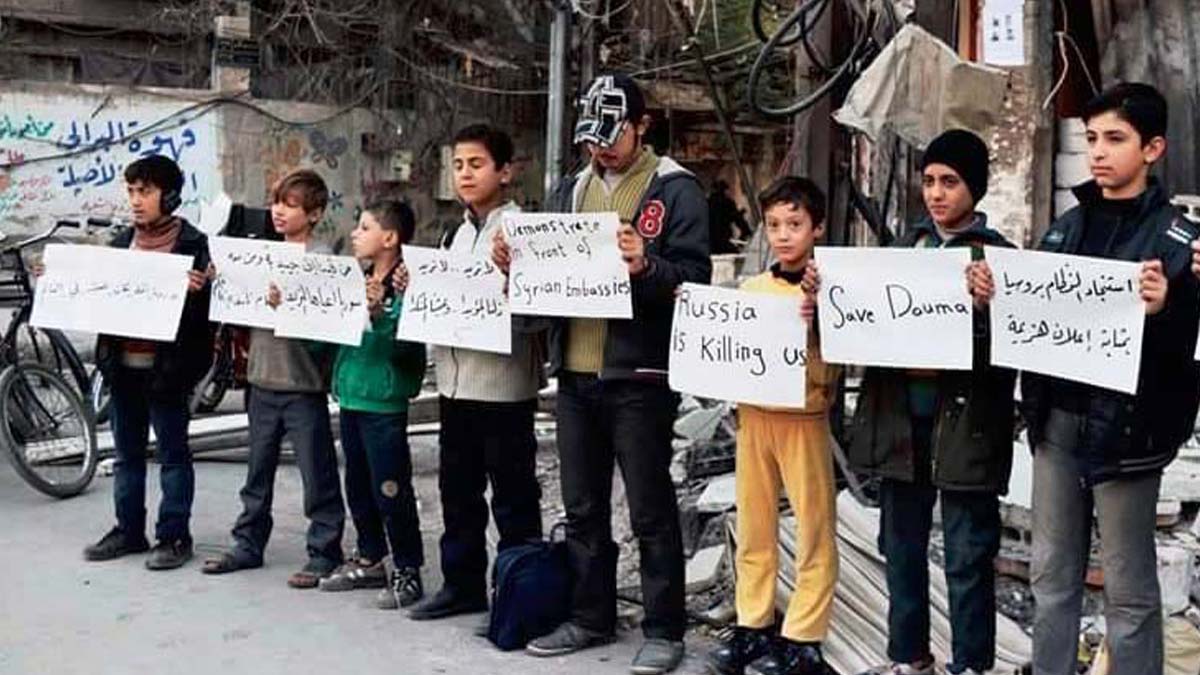 تنديداً بـ “خرق الهدنة”.. وقفة احتجاجية في دوما ومجلس المحافظة يعلق أعماله