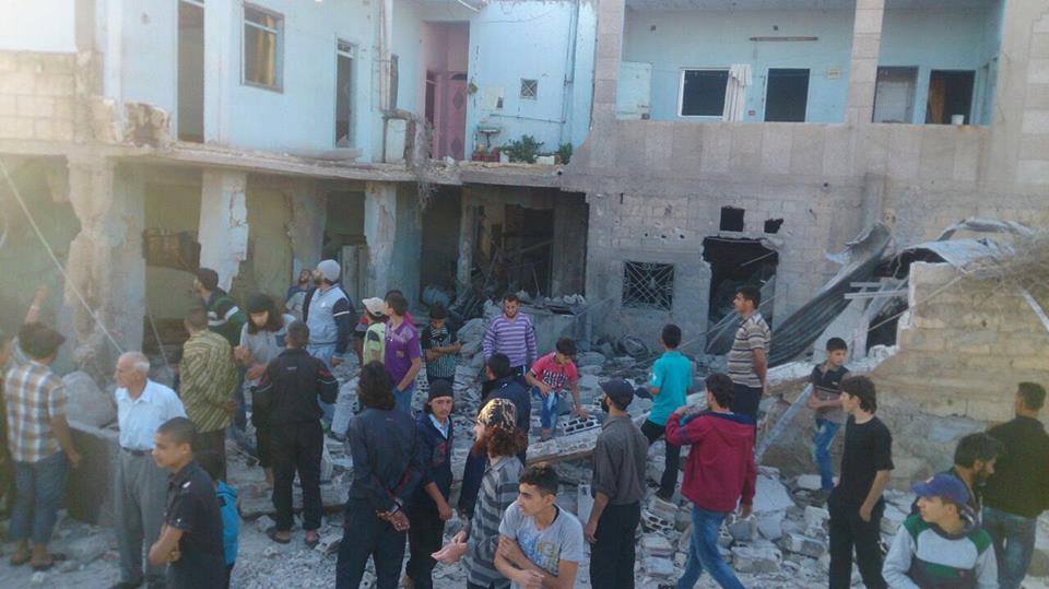 حمص: ضحايا مدنيون بغارات على الوعر.. وإيقاف المدارس في الحولة بسبب القصف