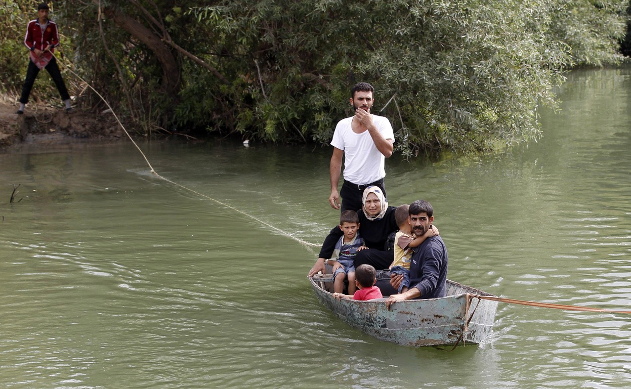 حكومة النظام: الحبس وغرامة 2 مليون ليرة لكل من هرّب أشخاصاً بطرق غير شرعية