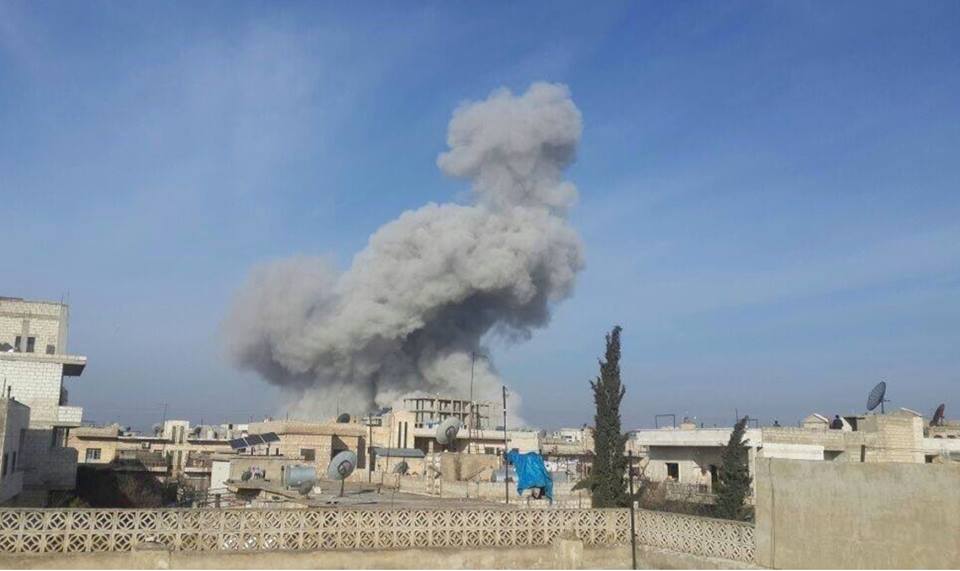 استهدفت سوقاً شعبياً: غارات جوية مكثفة على كفرنبل تقتل 7 مدنيين