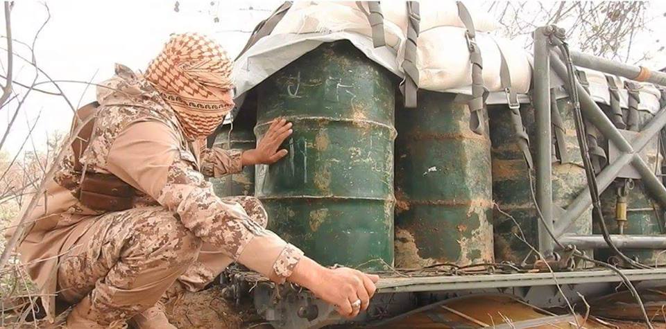 ديرالزور: مظلات تحمل شحنات وقود تسقط في مناطق سيطرة داعش
