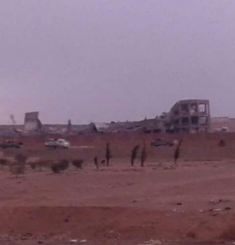 التحالف يقصف مدرسة تأوي 50 عائلة نازحة في ريف الرقة