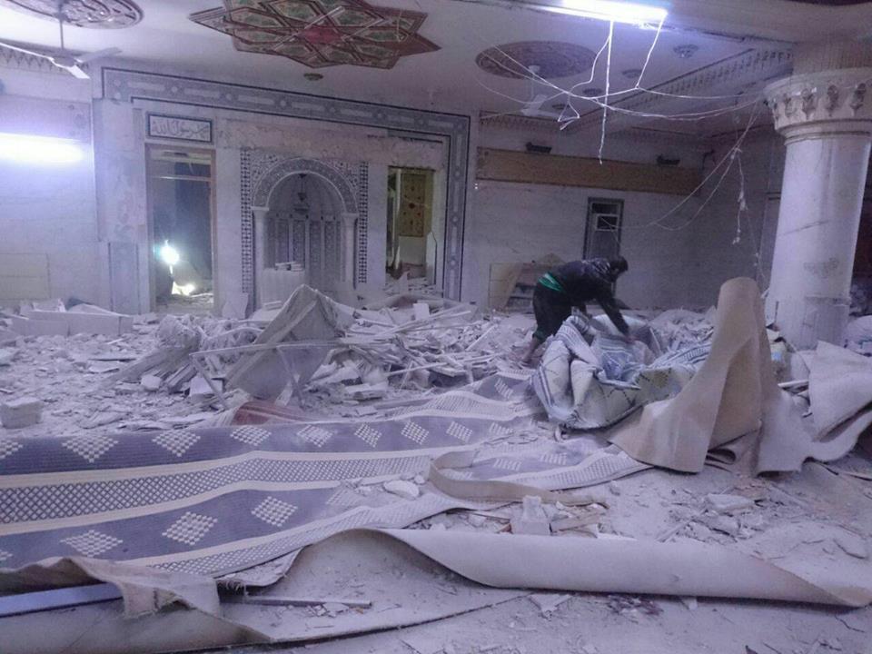 جرحى بصفوف مصليّن ودمار مسجد نتيجة قصف النظام بلدة كفربطنا في ريف دمشق